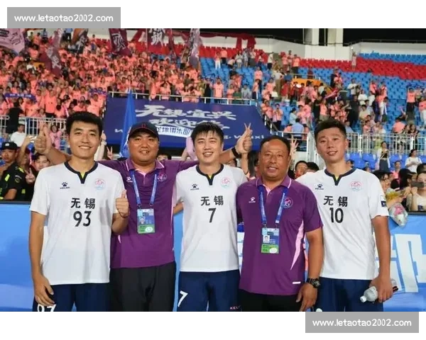 苏超赛场惊现 “江南四大才子”！魔性混搭经典音乐引爆全场笑点